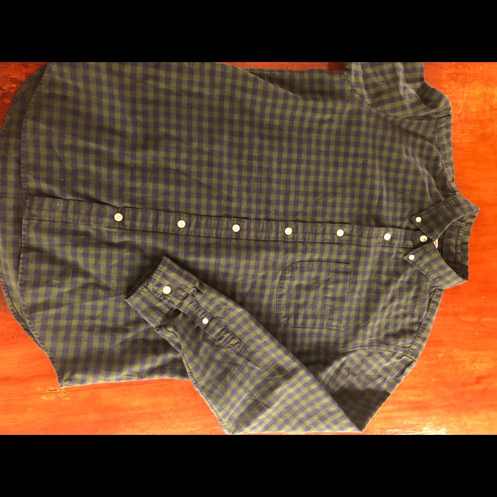 Gap men’s button down long sleeve shirt.